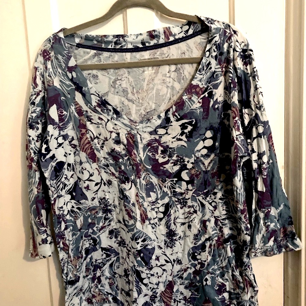 Colorful v-neck top with swirls of blue & purple on light blue. 3/4 sleeves. XL.